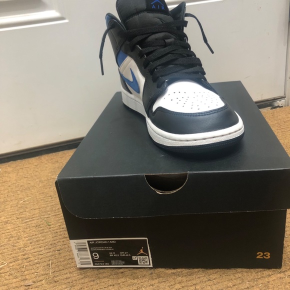 Jordan 1 Mid - Picture 2 of 8